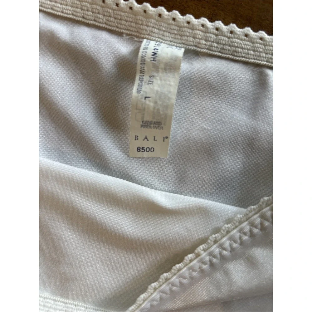 VTG Bali Granny Panties White Nylon/Spandex Satin SZ LG‎